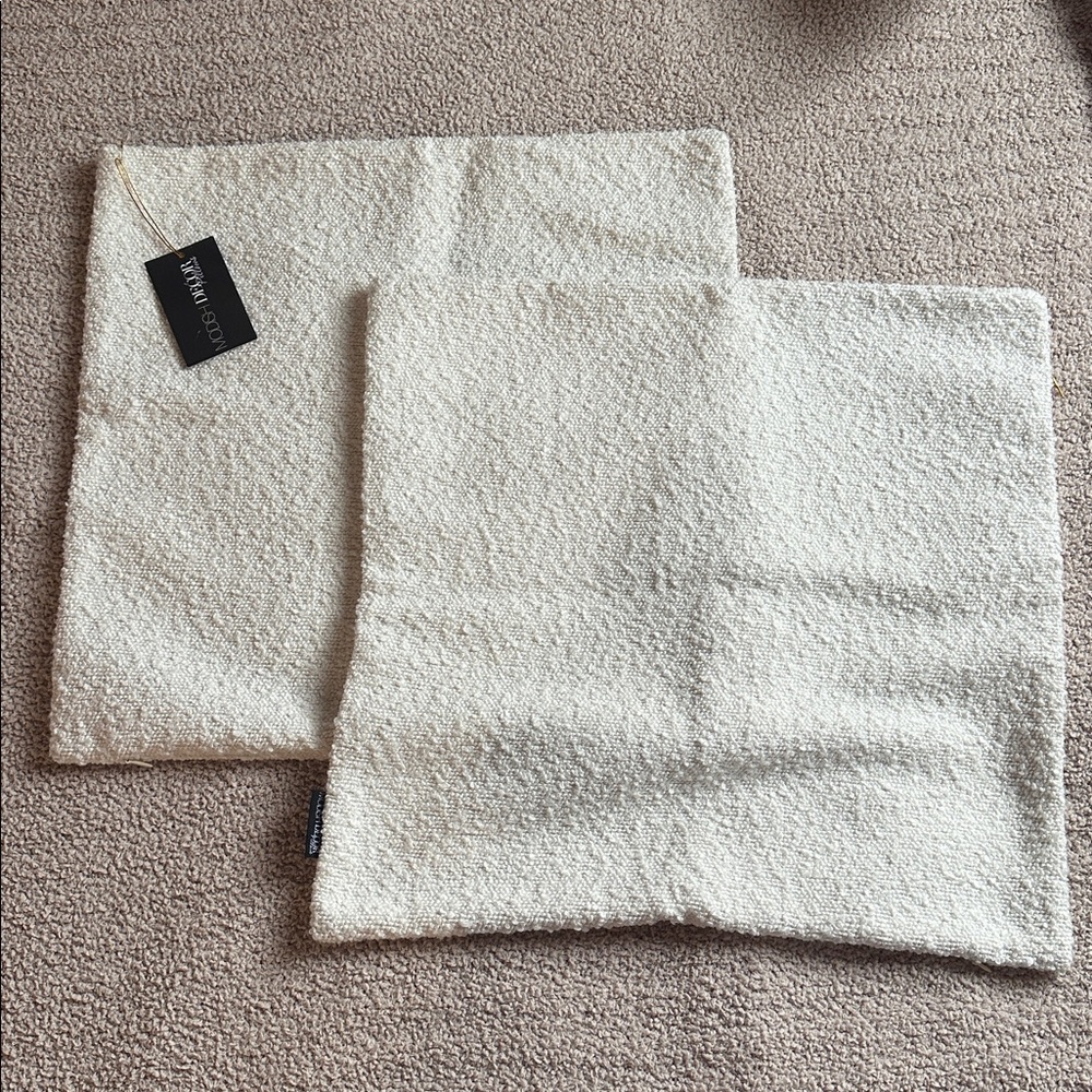 Modish Decor Pillow Covers 18" x 17.5" White Boucle Textured Set of 2 NWT